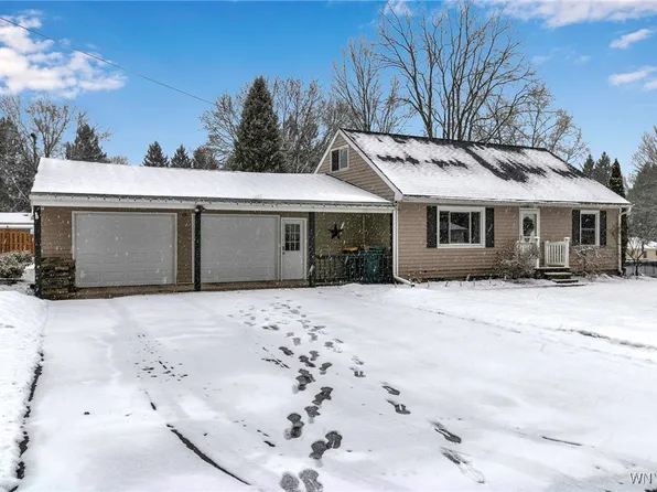 6528 Fairlane Dr, Boston, NY 14025