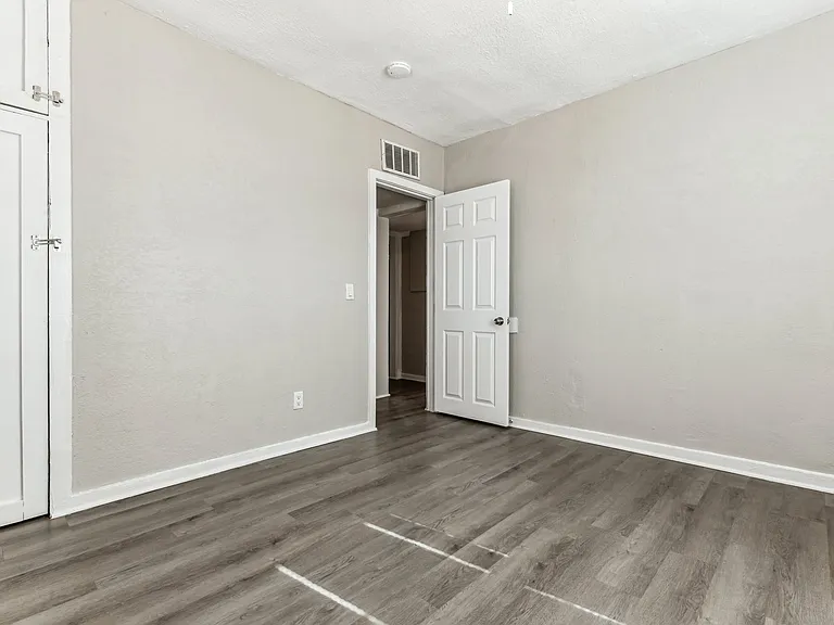 416 W 9th St #1 — Photo 15