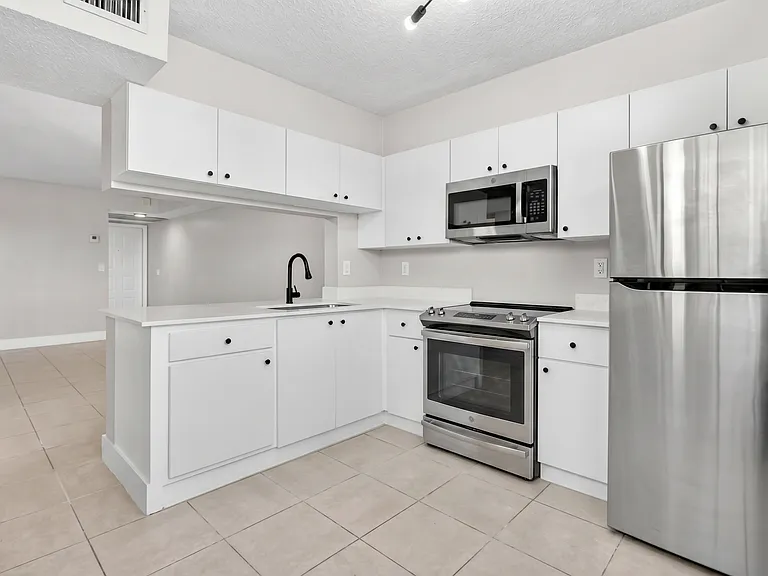 800 Independence Dr #800F — Photo 5