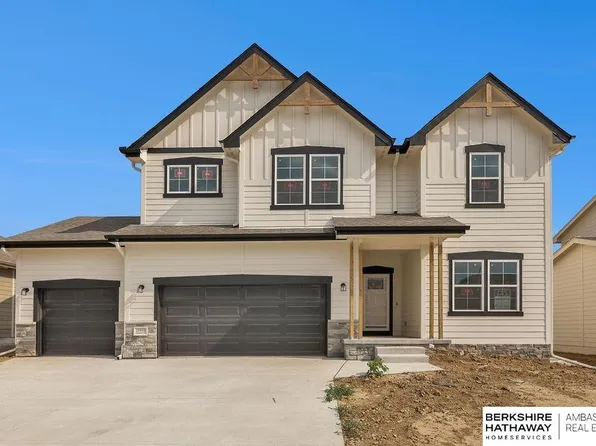 18466 Palisades Dr, Omaha, NE 68136