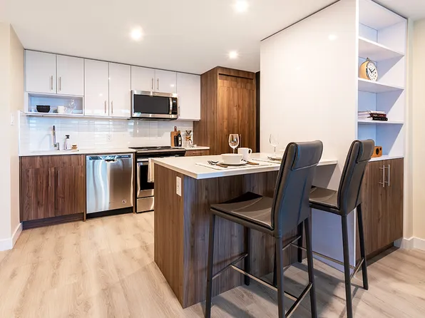 The International, 220 4th Ave SW, Calgary, AB T2P 0H5