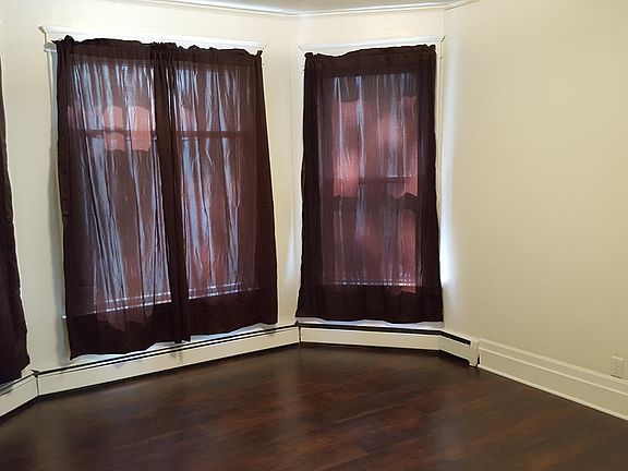 Middle bedroom