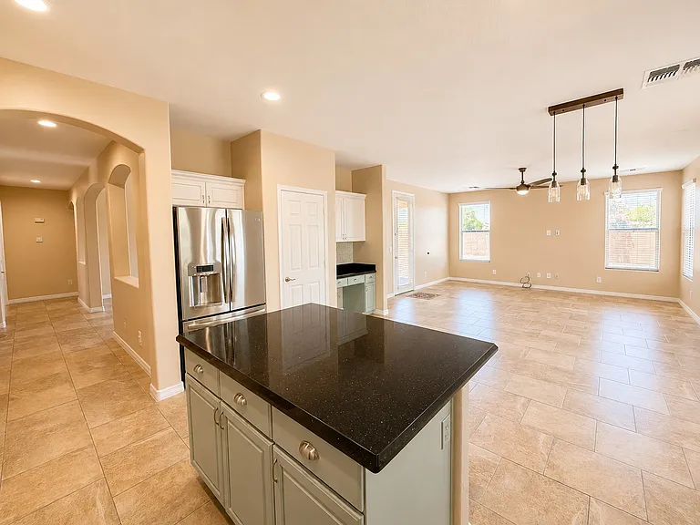 8206 S 22nd Ln — Photo 17
