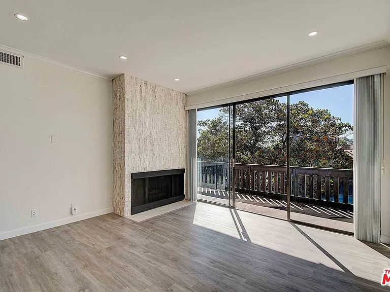2324 S Beverly Glen Blvd #201 — Photo 3