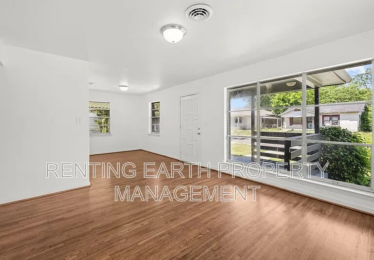 6109 Blocton Ave — Photo 11