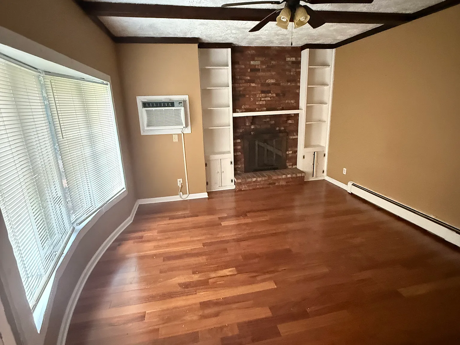 3 bed, 1.5 bath, 1200 sqft, $2,900 — Photo 4