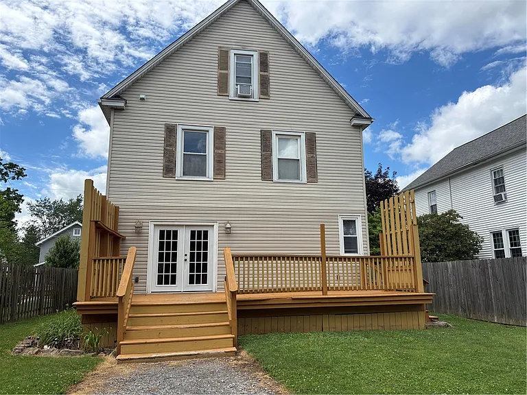612 Superior St — Photo 2
