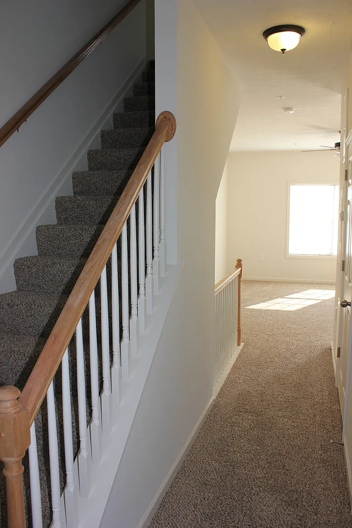 Two Master Suite Apartment Townhouse — Photo 3