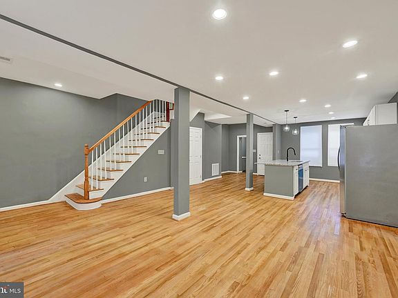 5th image of 4912 Queensberry Ave