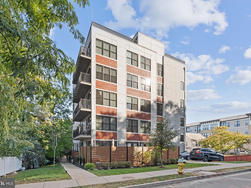 1245 N Pierce St #9