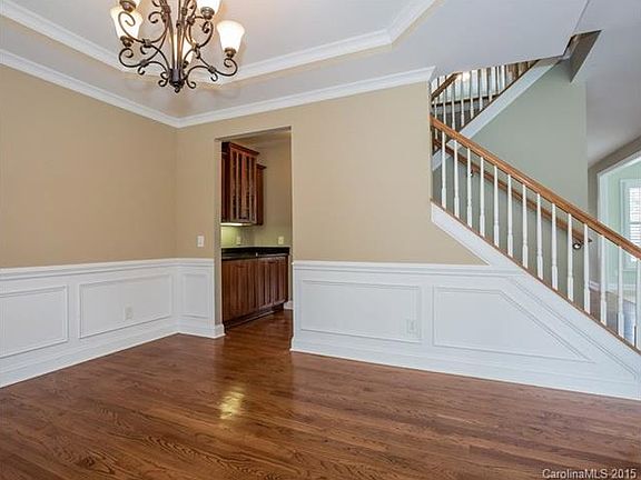 4th image of 1013 Clark Hill Dr