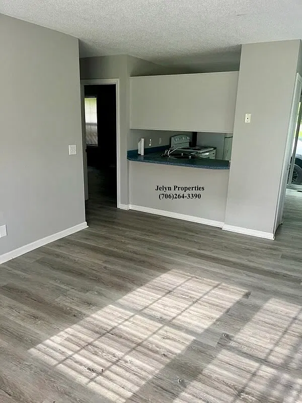 2 bed, 900 sqft, $960 — Photo 2
