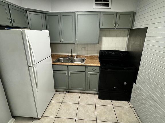 3rd image of 7006 S Cregier Ave APT G1