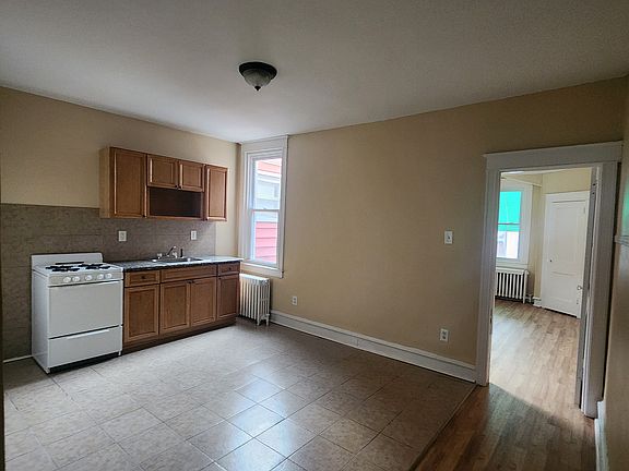 4th image of 1537 66th Ave Floor 2