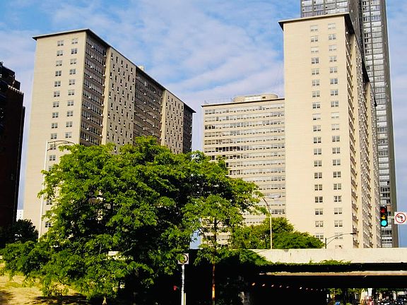 2nd image of 3950 N Lake Shore Dr APT 414-C