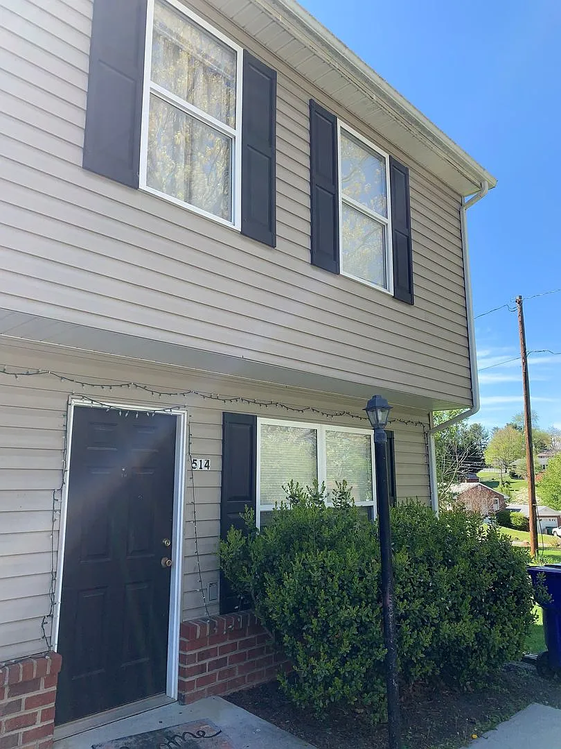 3 Bedroom 2.5 Bath Townhouse — Photo 1