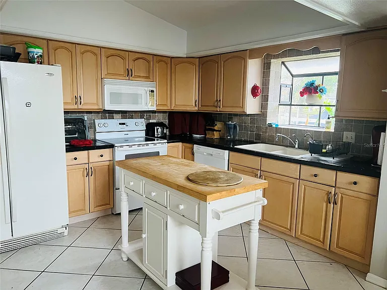 832 Palm Harbor Ct — Photo 7