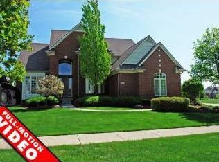 18634 Clairmont Cir E, Northville, MI 48168