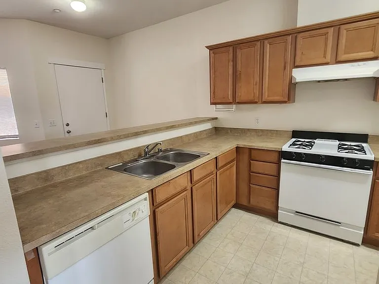 200 S 13th St #302 — Photo 3