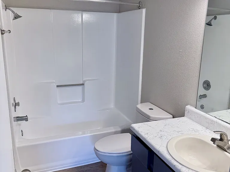 Riverway Apartments — Photo 8