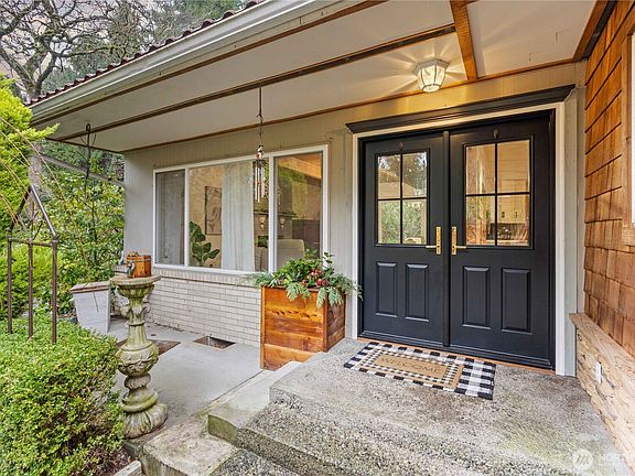 2nd image of 1005 62nd Avenue NE