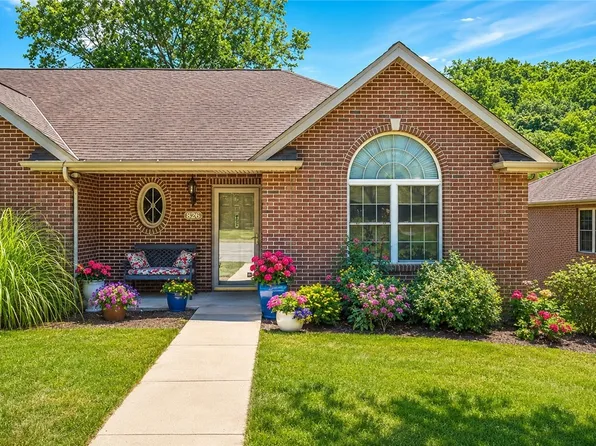 815 Village Dr, Pittsburgh, PA 15237