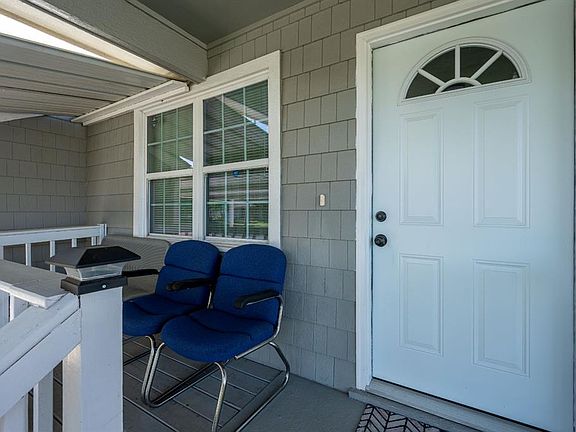 3rd image of 2443 SW 28th St