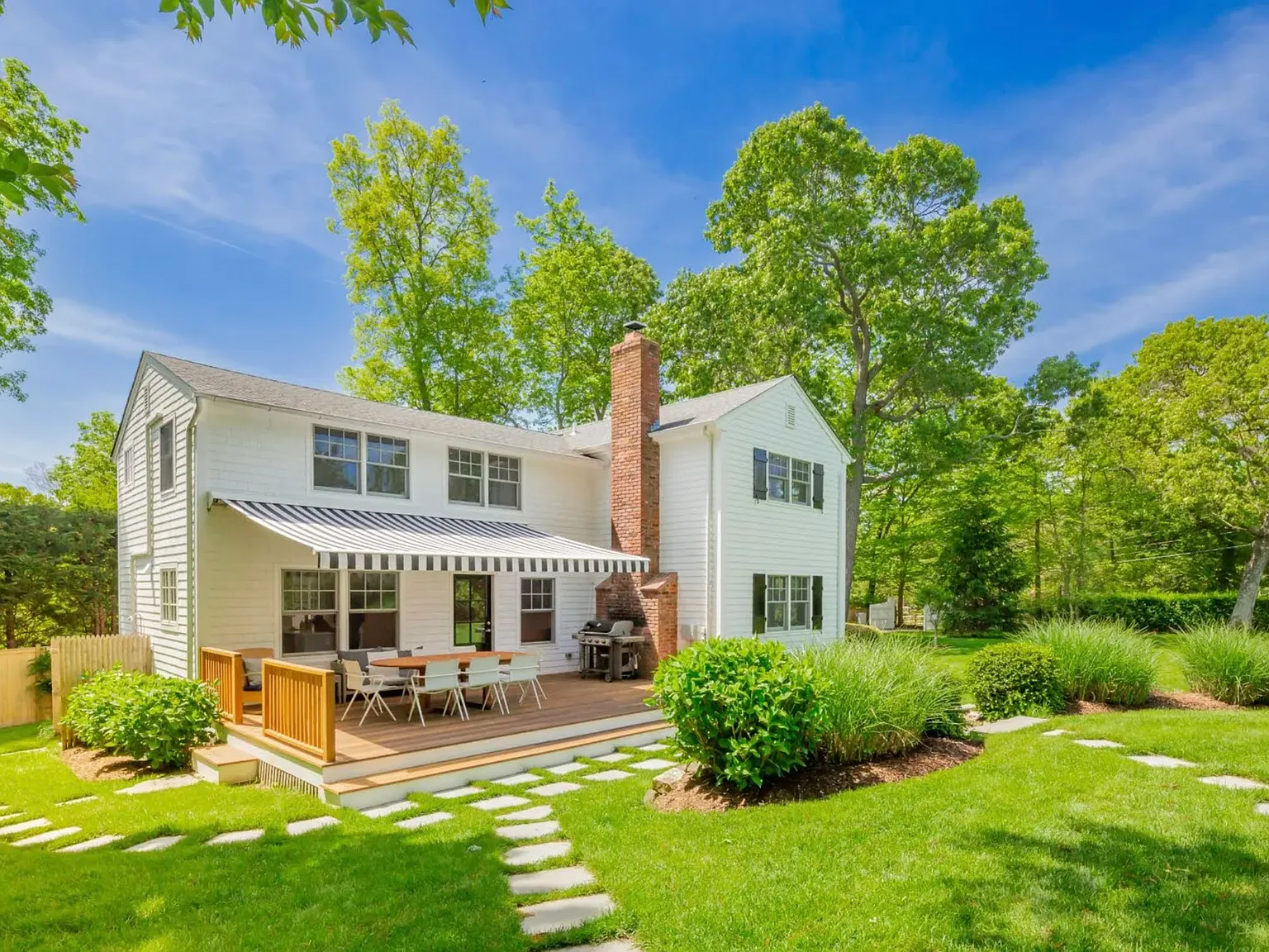Sag Harbor Village Three Bedroom and Cottage and Pool — Photo 2
