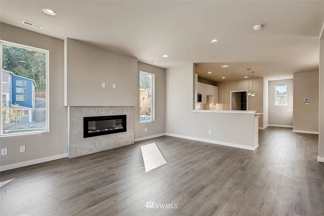 3 bed, 1943 sqft, $3,700 — Photo 3