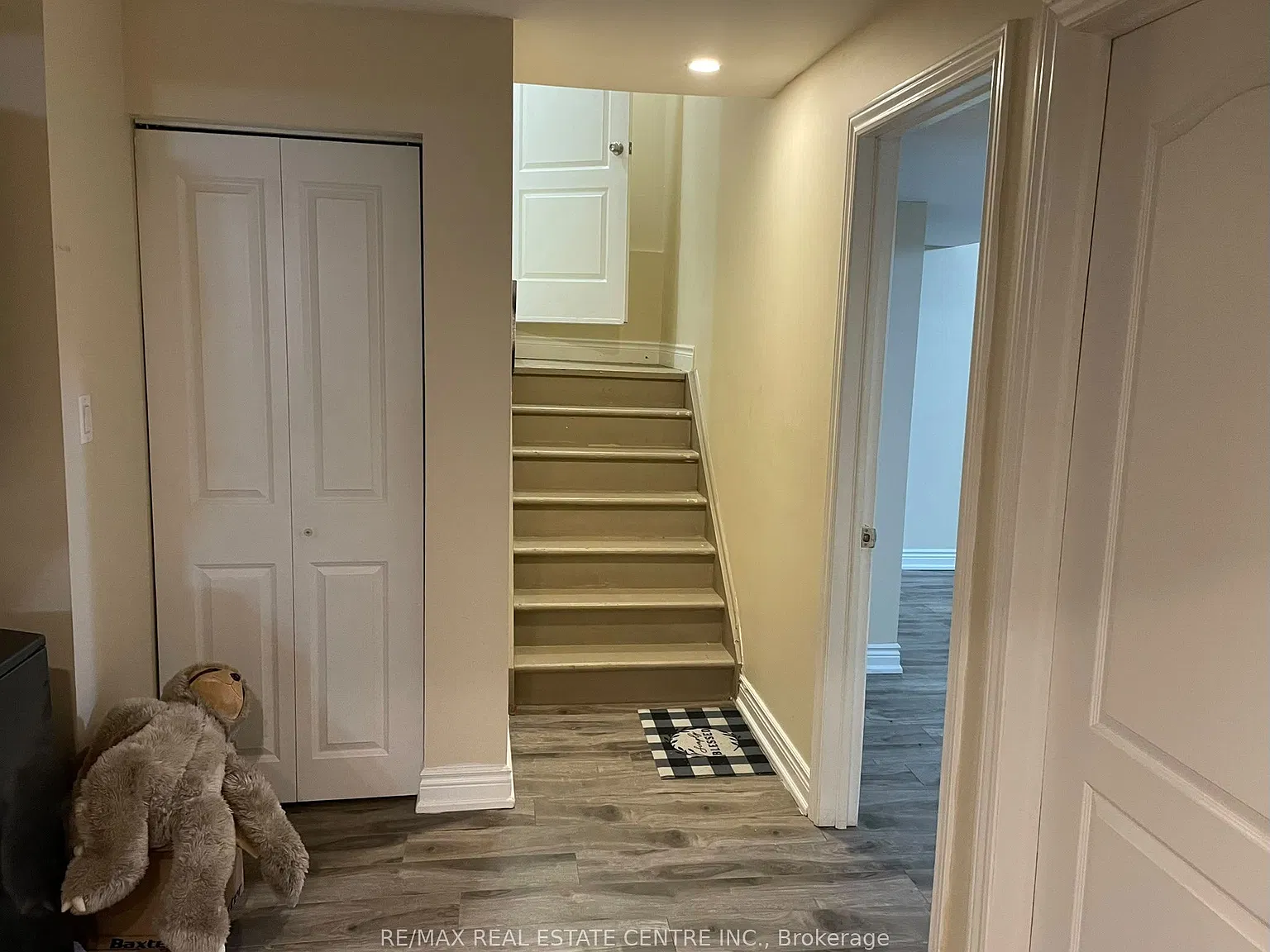 6 bed, $2,000 — Photo 2