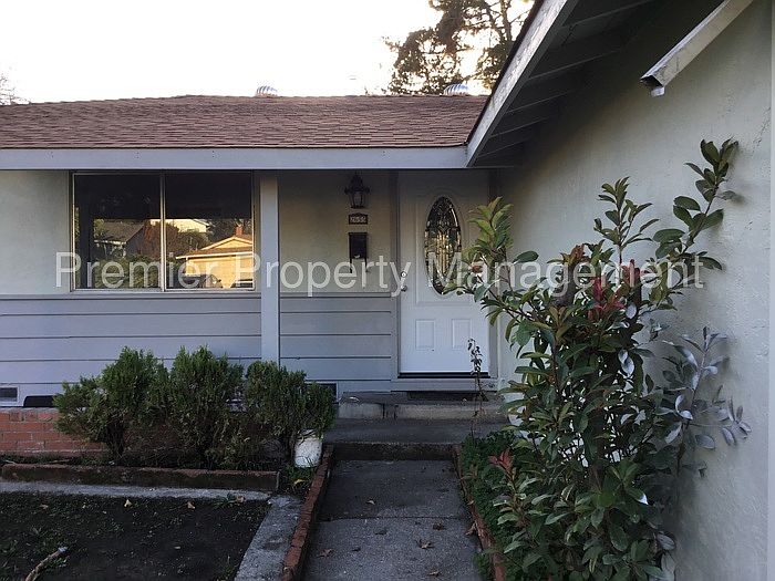 1st image of 2655 Shamrock Dr