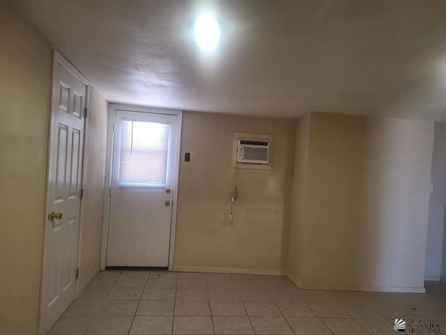 3 Bedroom, 2 bath! — Photo 3