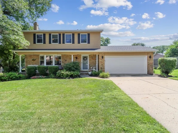 2004 Crown Flair Dr, West Des Moines, IA 50265