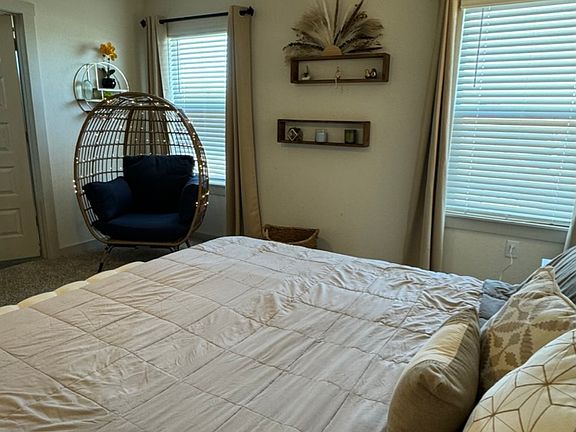 5th image of 10921 Tildon Ave