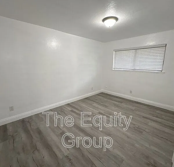 315 NE 3rd Ave #B — Photo 8
