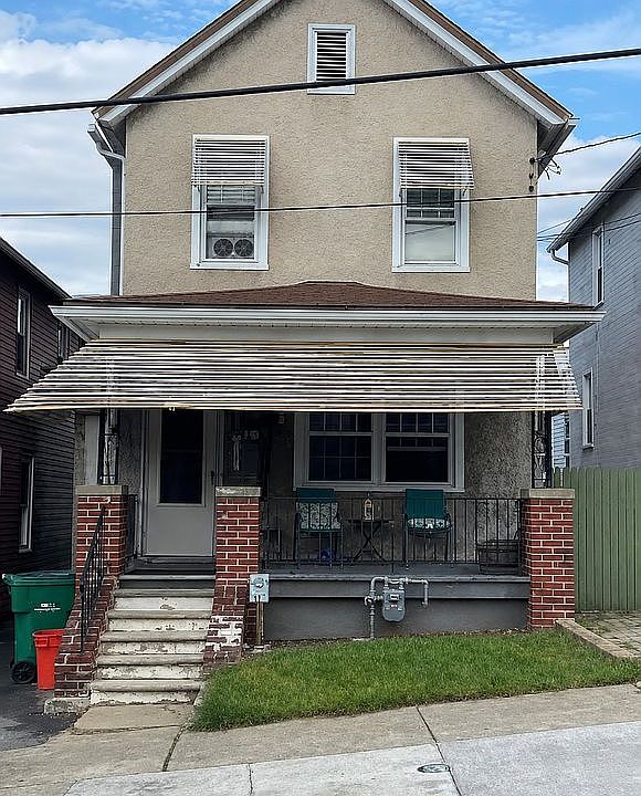 1st image of 113 E Grove St