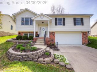 343 Cobblestone Ct, Brighton, MI 48116