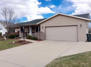 211 Nob Hill Ln, De Pere, WI 54115