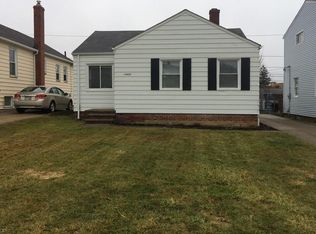 12422 Park Knoll Dr, Garfield Heights, OH