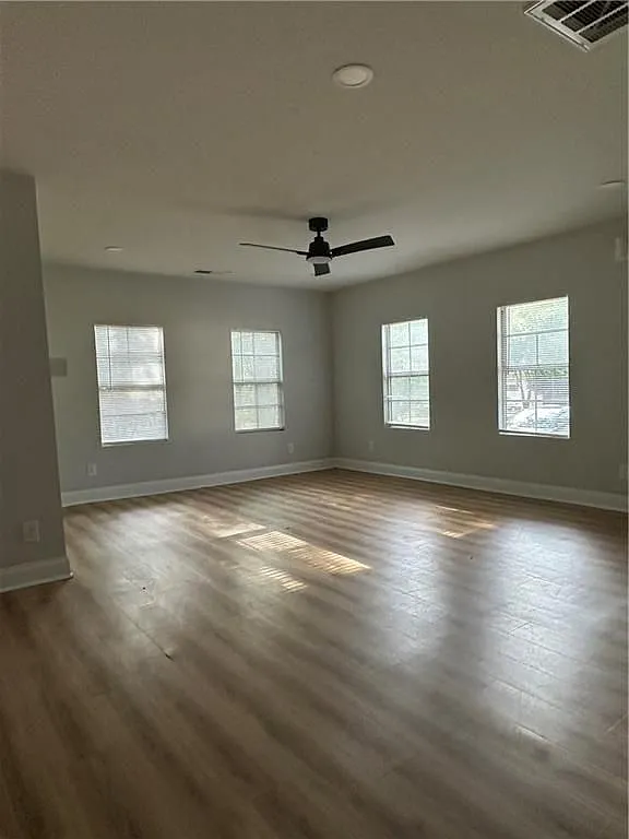 3 bed, 2.0 bath, 1868 sqft, $2,100 — Photo 3