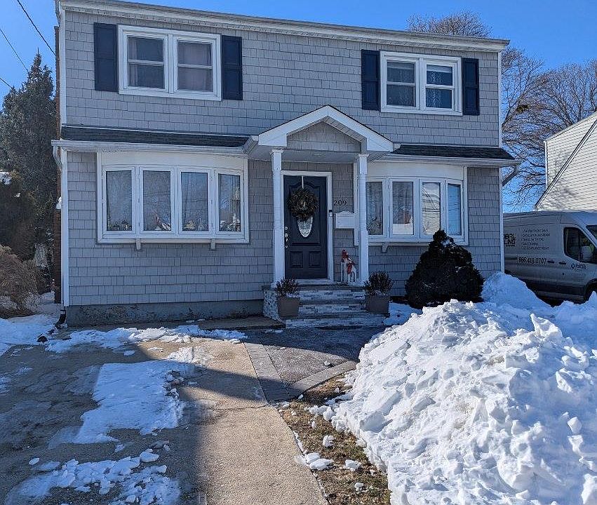 1st image of 209 S 11th Street