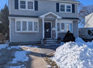 209 S 11th Street, Lindenhurst, NY 11757