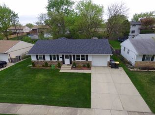812 Robinson Ave, Streamwood, IL 60107