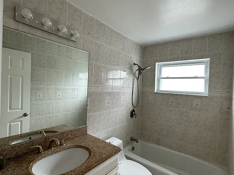 315 Scott Ct — Photo 10