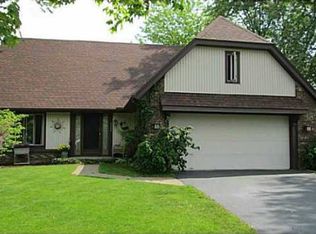 9546 Charlemont Rd, Perrysburg, OH 43551