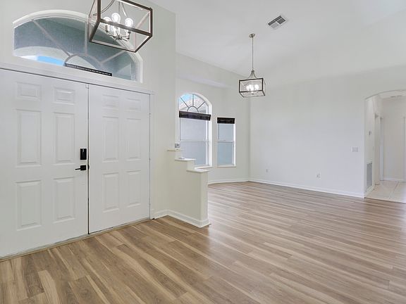 4th image of 5794 NW Zinnia Street