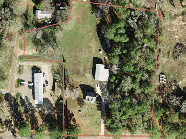 997 Sycamore St, Overton, TX 75684