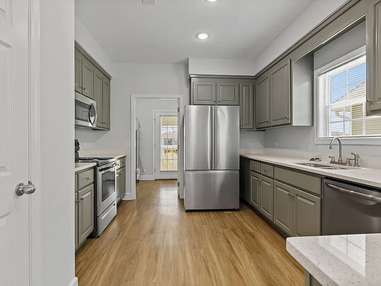 132 Wingate Ave — Photo 11