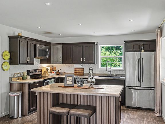 2nd image of 2188 Hicks Ln