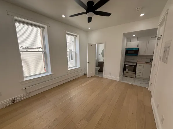 320 Cooper St, Ottawa, ON